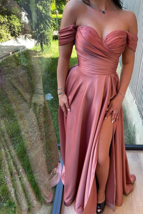 Wunderschönes langes, schulterfreies, gerüschtes Satin-Ballkleid in A-Linie mit Schlitz