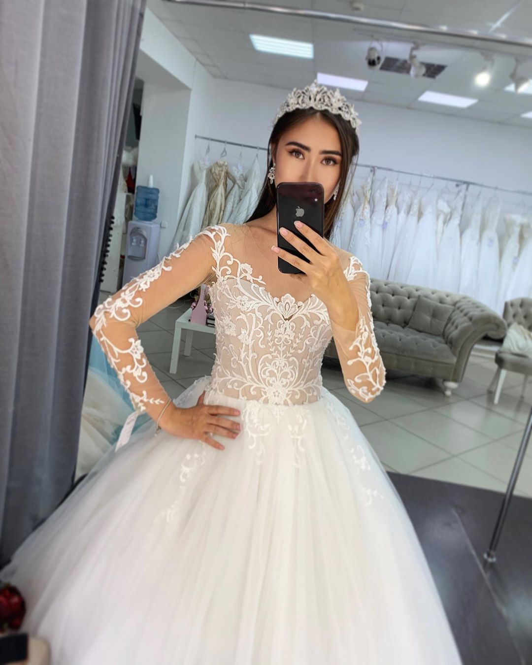 Wunderschönes langes A-Linien-Brautkleid aus Tüllspitze mit Ärmeln