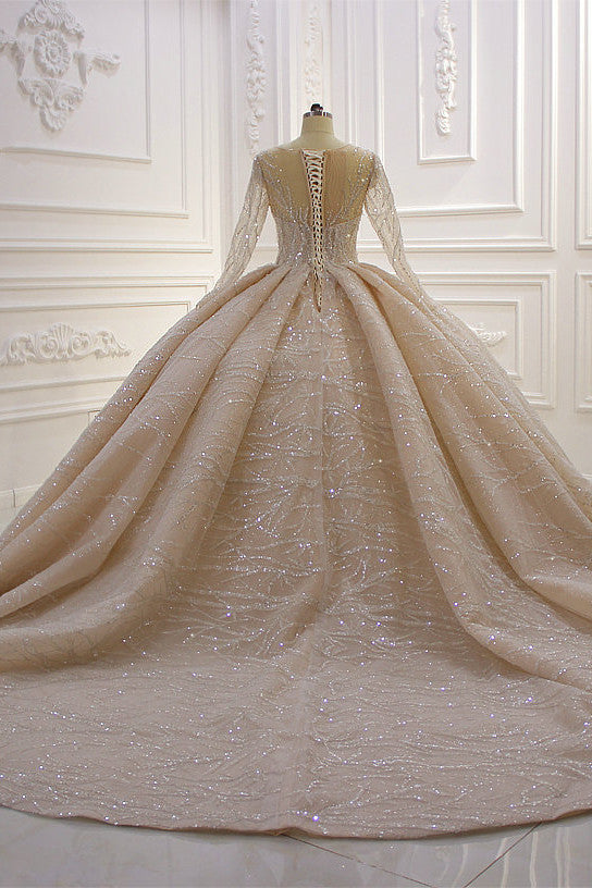 Wunderschönes langes Ballkleid im Bateau-Stil mit Kristallen und Ärmeln