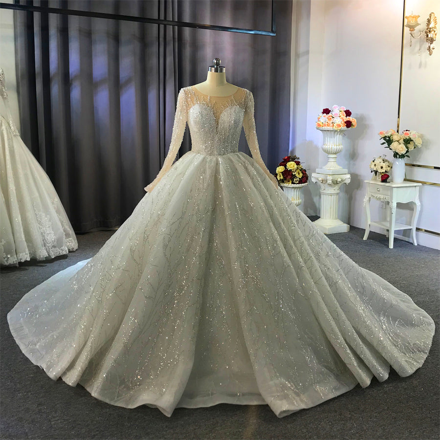 Wunderschönes langes Ballkleid im Bateau-Stil mit Kristallen und Ärmeln
