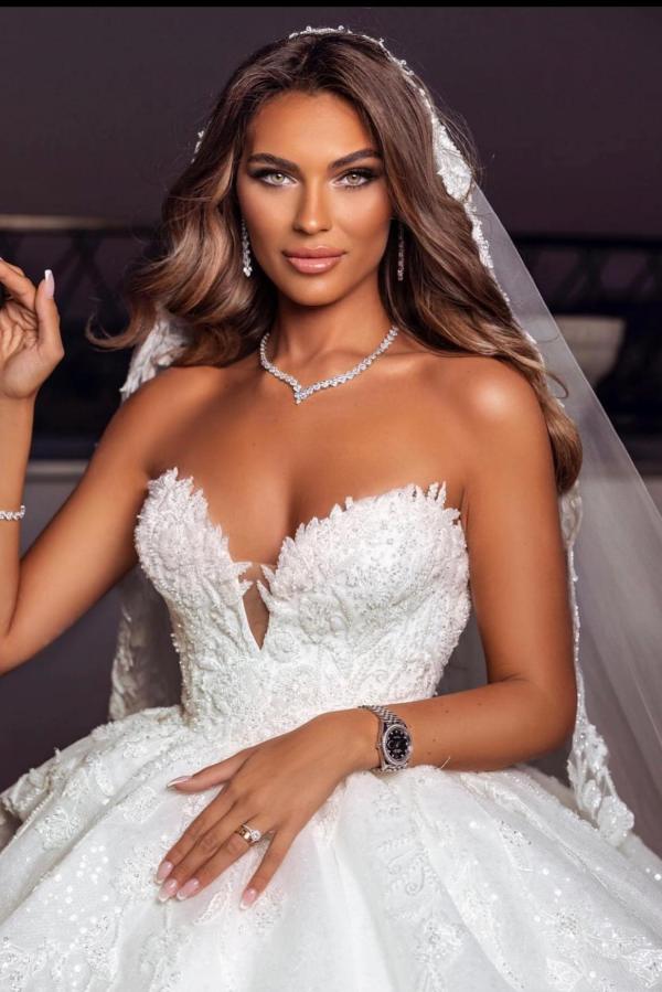 Wunderschönes langes Ballkleid mit Herzausschnitt und Tüll-Brautkleider mit Spitzenapplikationen