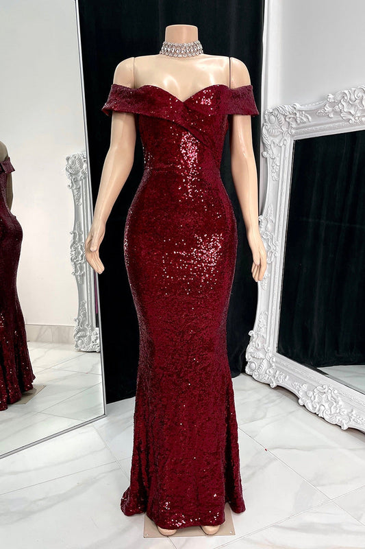 Hermoso vestido de fiesta largo de sirena con hombros descubiertos y lentejuelas