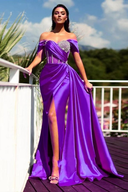 Hermosos vestidos de noche largos tipo sirena con hombros descubiertos, sin mangas y abertura con brillo