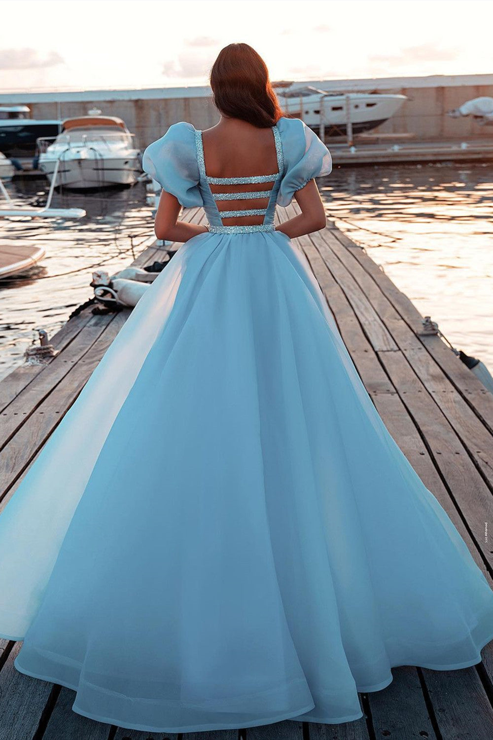 Wunderschönes langes Meerjungfrau-Ballkleid mit Puffärmeln und Pailletten und abnehmbarer Tüllschleppe