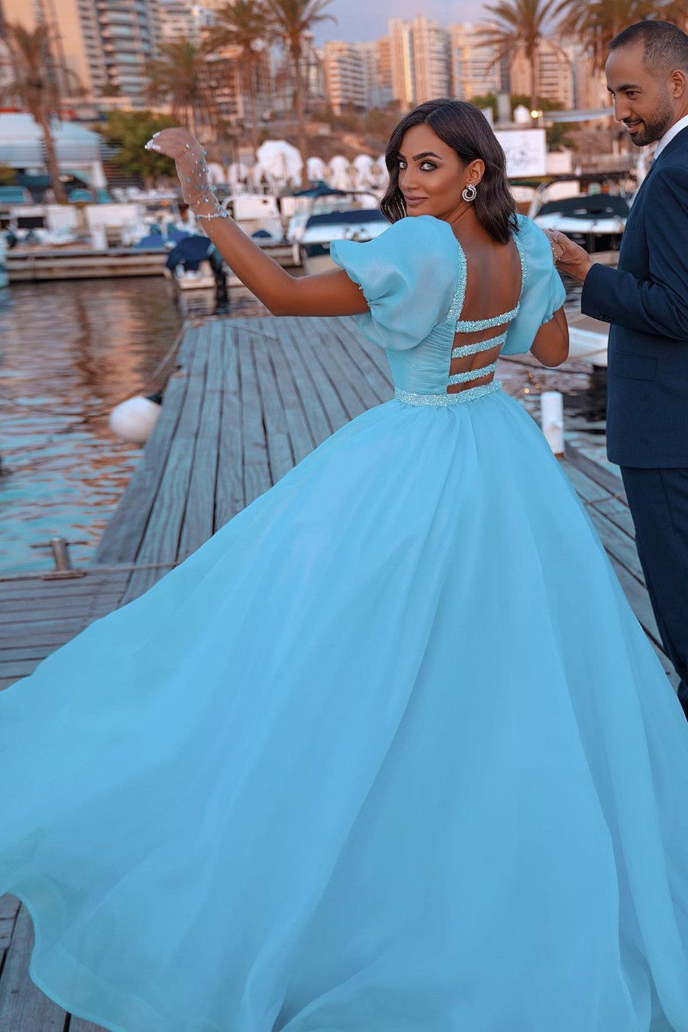Wunderschönes langes Meerjungfrau-Ballkleid mit Puffärmeln und Pailletten und abnehmbarer Tüllschleppe