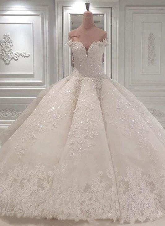 Hermoso vestido de novia largo con hombros descubiertos y cuentas
