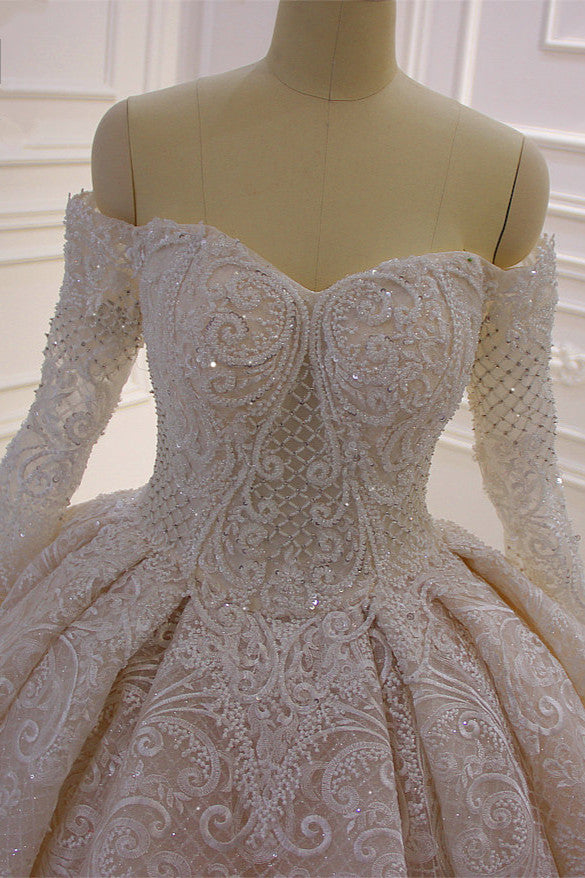 Wunderschönes Ballkleid-Brautkleid mit langen Ärmeln und schulterfreier Spitze