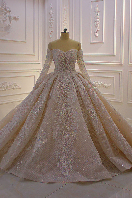 Wunderschönes Ballkleid-Brautkleid mit langen Ärmeln und schulterfreier Spitze