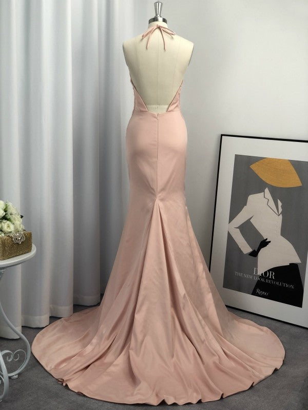 Hermosos vestidos de fiesta de satén sin mangas con cuello halter y corte sirena