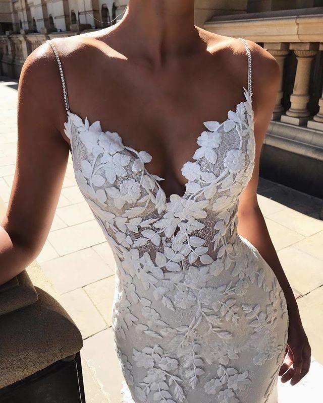 Hermosos vestidos de novia de encaje con espalda abierta y tirantes de sirena