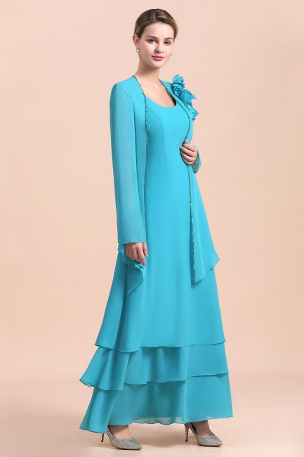 Hermoso vestido de madre de la novia con capas de flores y escote cuadrado y capas largas