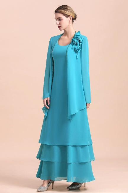 Hermoso vestido de madre de la novia con capas de flores y escote cuadrado y capas largas