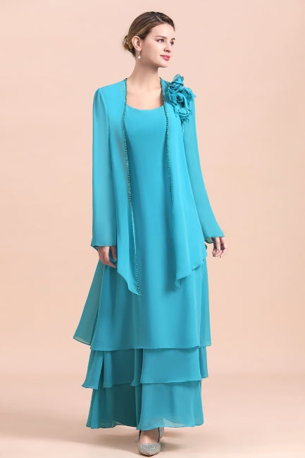 Hermoso vestido de madre de la novia con capas de flores y escote cuadrado y capas largas