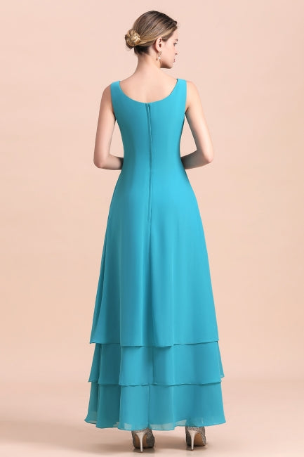 Hermoso vestido de madre de la novia con capas de flores y escote cuadrado y capas largas