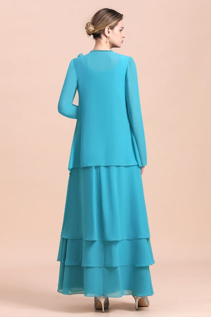 Hermoso vestido de madre de la novia con capas de flores y escote cuadrado y capas largas