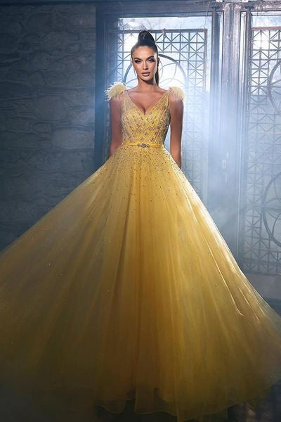 Hermoso vestido de fiesta largo sin mangas con lentejuelas amarillas y cuentas en forma de A