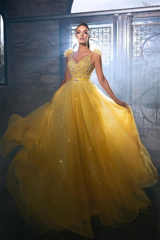 Hermoso vestido de fiesta largo sin mangas con lentejuelas amarillas y cuentas en forma de A