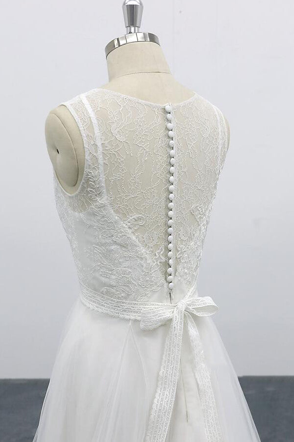 Anmutiges langes rückenfreies A-Linien-Brautkleid aus Tüll mit Applikationen