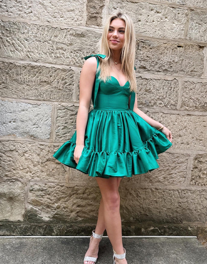 Vestido de fiesta de corte A con escote en forma de corazón y volante