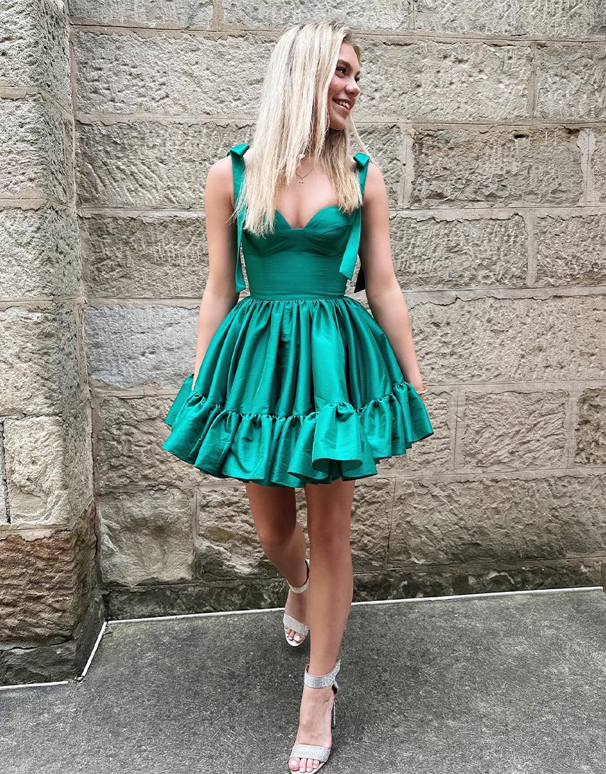 Vestido de fiesta de corte A con escote en forma de corazón y volante