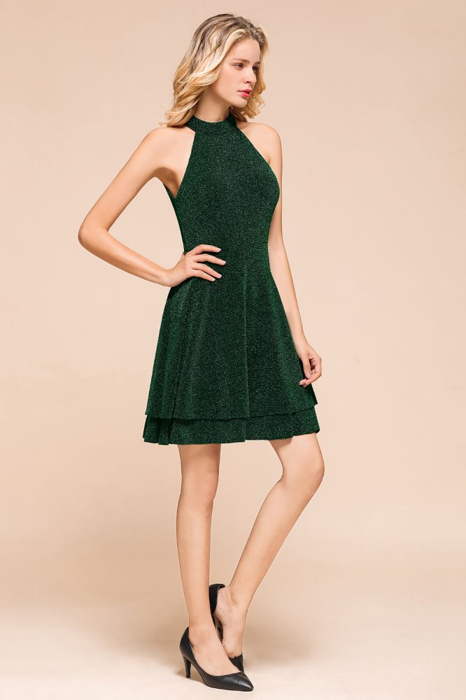 Vestido de noche de seda verde oscuro brillante sin mangas hasta la rodilla con cuello halter