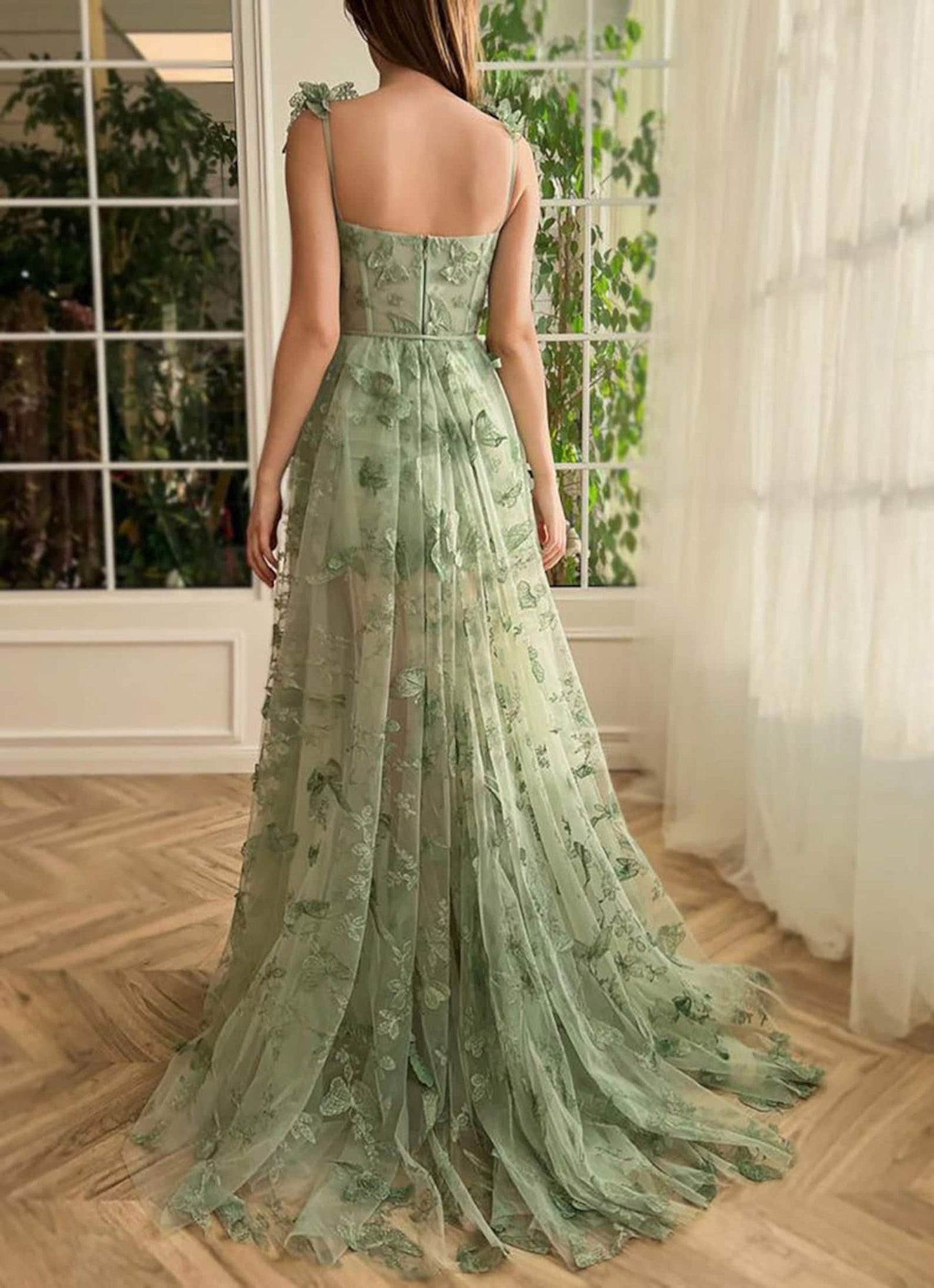 Lydia | A-Linien-Ballkleid aus Schmetterlingsspitze in Lila mit Korsett und Schlitz