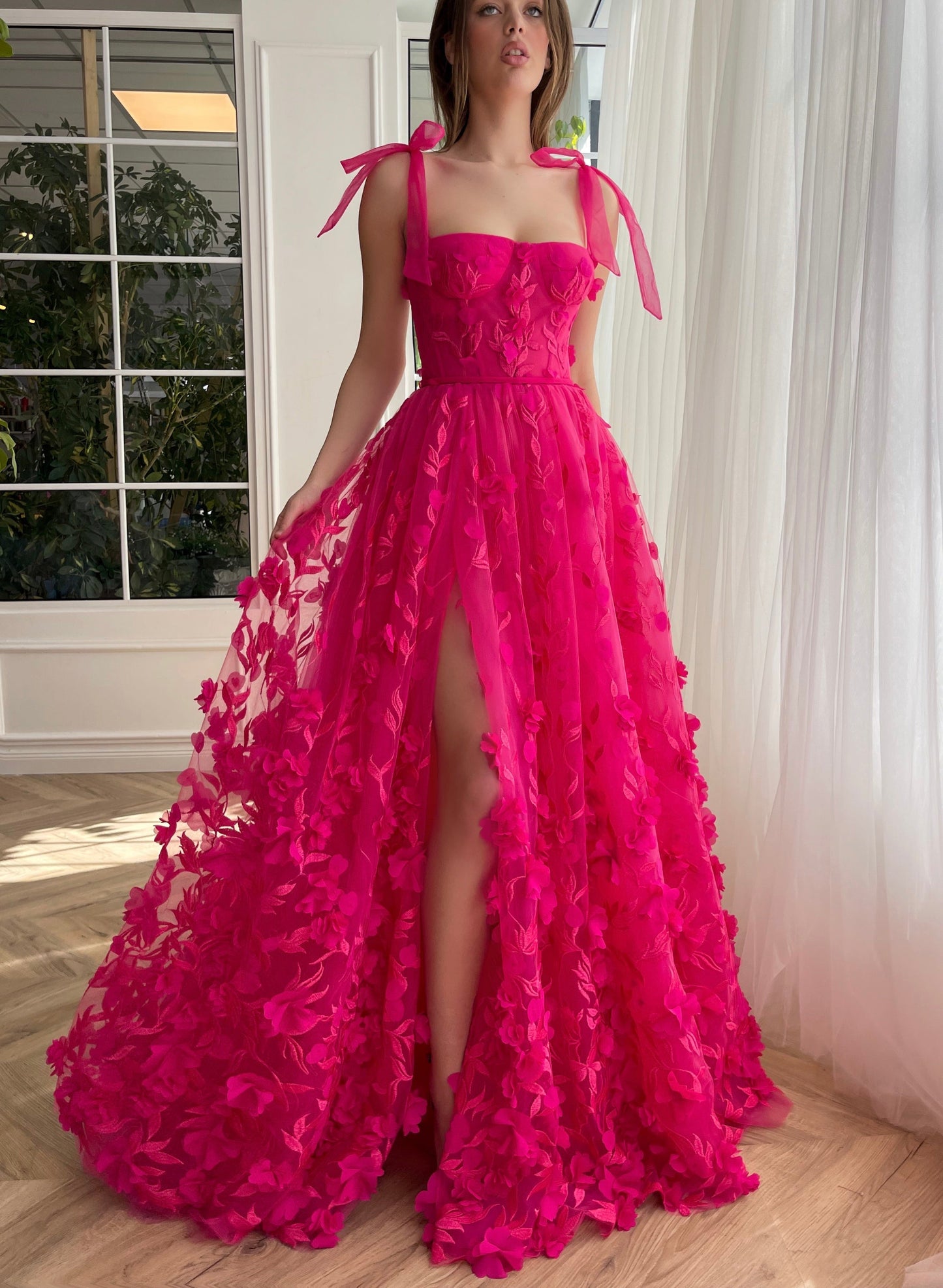 Vestido de fiesta elegante fucsia de corte A con encaje de flores 3D y abertura