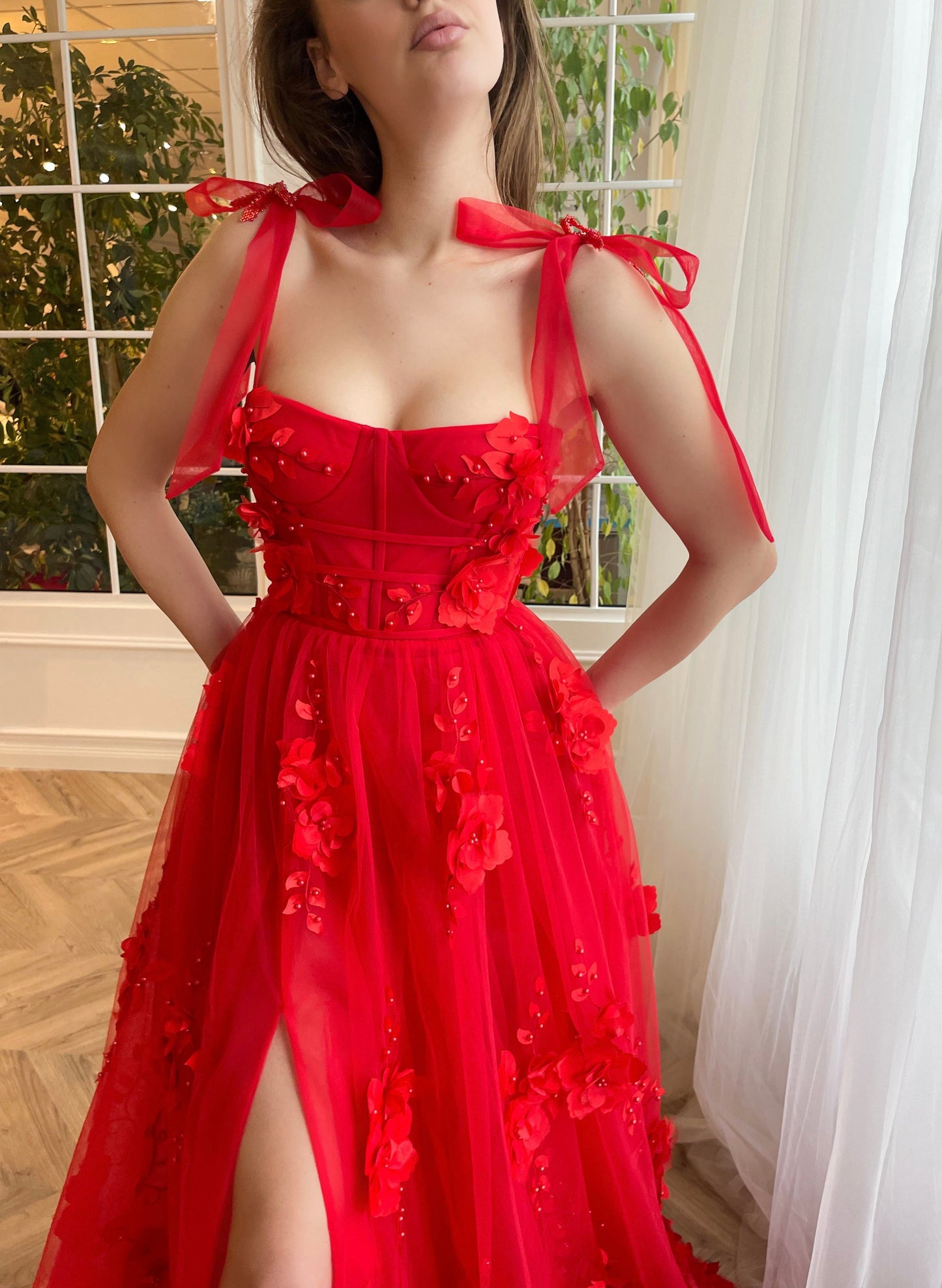 Vestido de fiesta largo con encaje escarlata, corte A, flores 3D y abertura