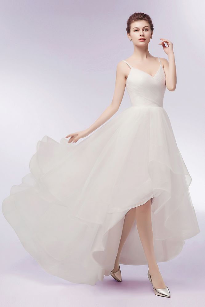 Elfenbeinfarbenes A-Linien-Brautkleid mit Spaghettiträgern und Rüschen