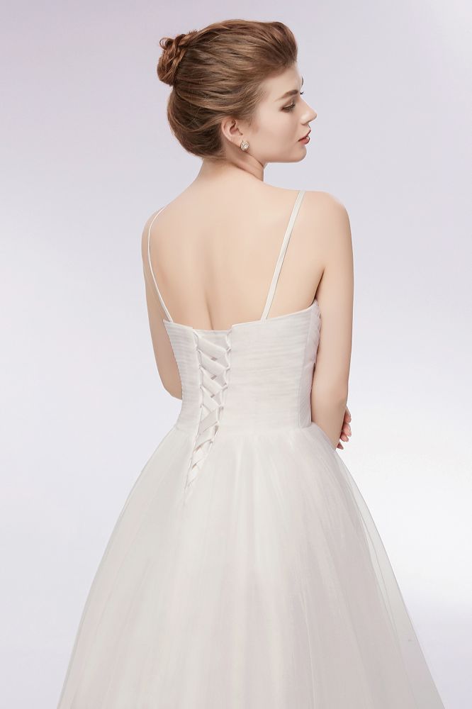 Elfenbeinfarbenes A-Linien-Brautkleid mit Spaghettiträgern und Rüschen