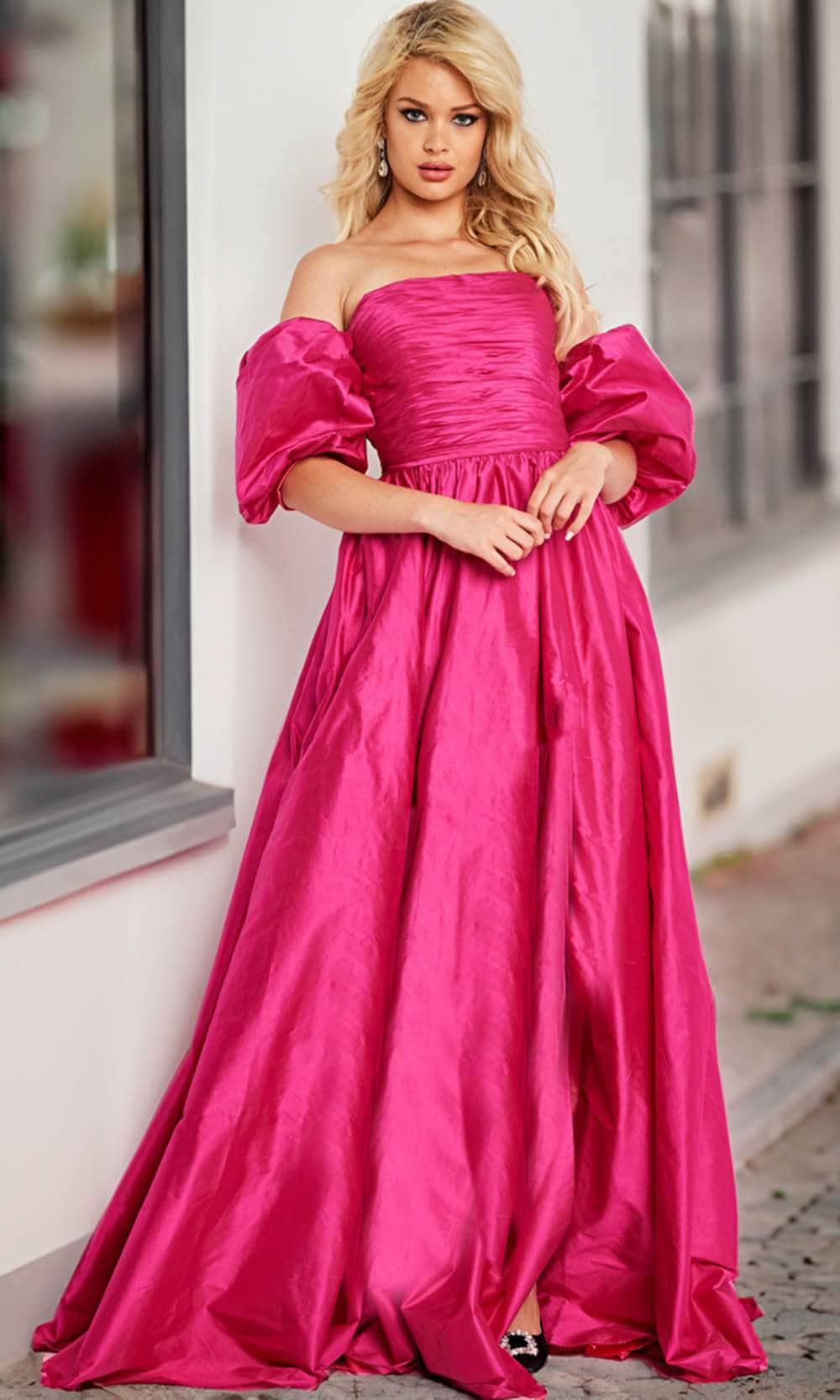Vestido de tafetán con mangas abullonadas y corte A