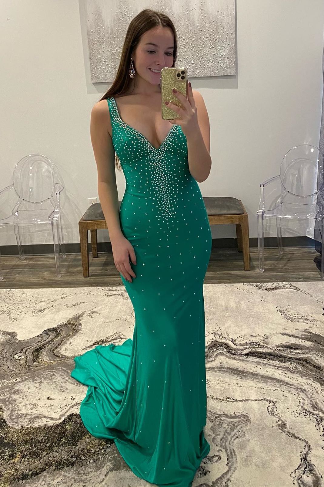 Elle | Vestido de fiesta de satén con cuentas, escote en V y espalda cruzada, estilo sirena