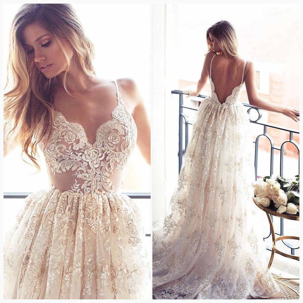 Elegantes Ballkleid mit Spitzenapplikationen und V-Ausschnitt, gestuftes rückenfreies ärmelloses Abendkleid