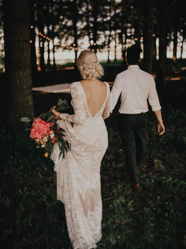 Spitzen Langarm Rückenfreies Boho Brautkleid Rustikales Hochzeitskleid