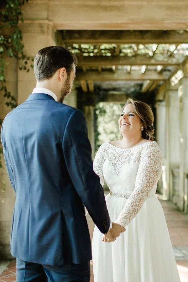 Elfenbeinfarbenes Chiffon-Brautkleid in Übergröße mit Spitzenoberteil und langen Ärmeln