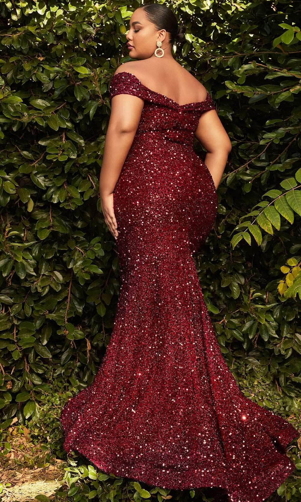 Vestido largo con lentejuelas y escote en forma de corazón