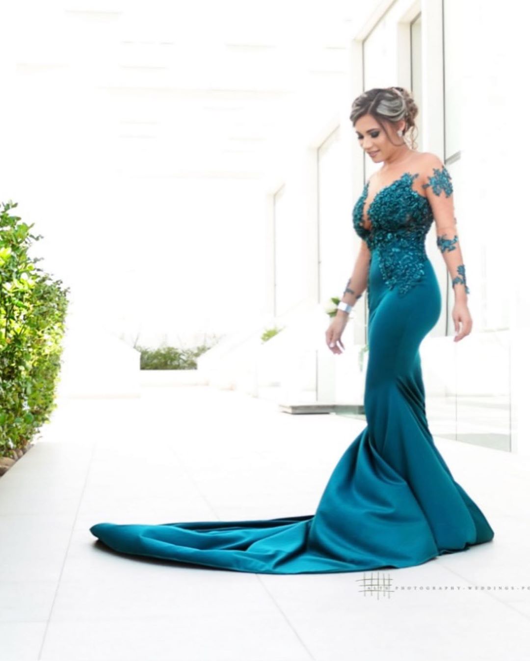 Neuestes langes Meerjungfrau-Juwelen-Satin-Ballkleid mit Ärmeln