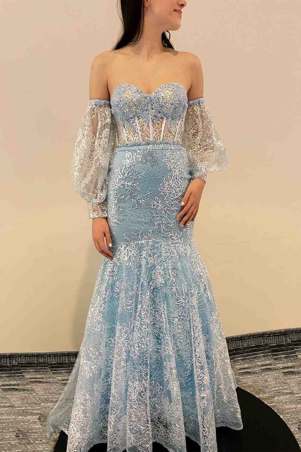 Vestido de fiesta de sirena con corsé de encaje transparente y escote corazón color melocotón