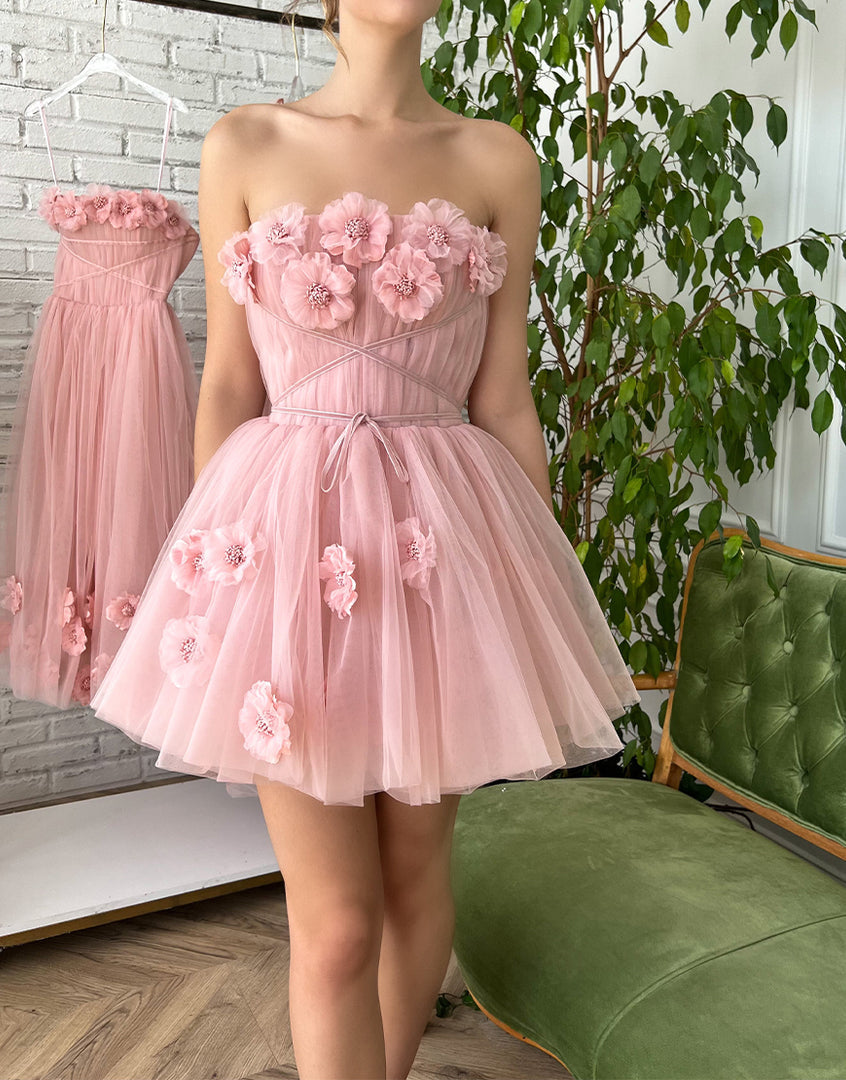 Kurzes A-Linien-Heimkehrkleid mit handgemachten Blumen