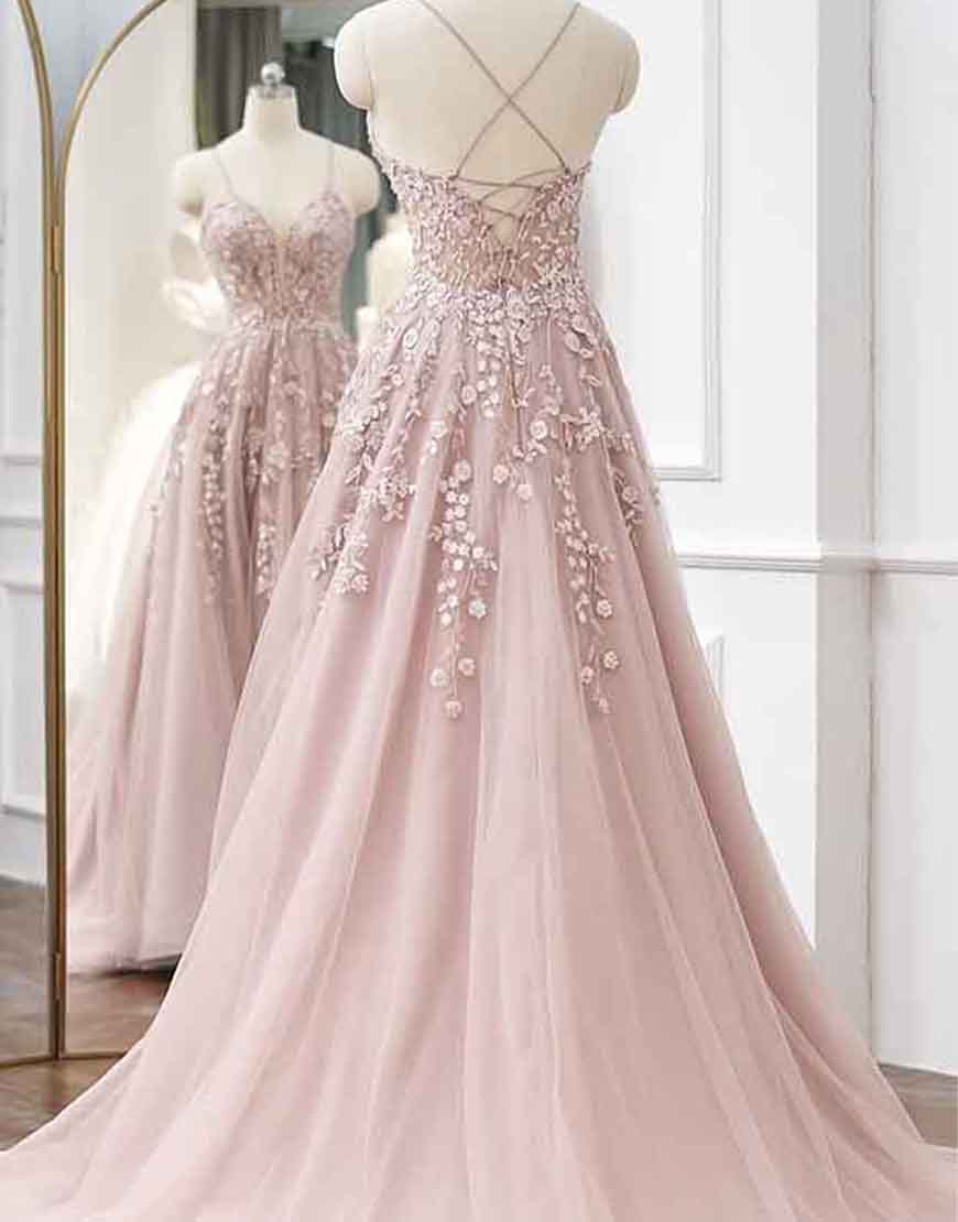 Vestido de fiesta de tul con tirantes finos, corte A y apliques