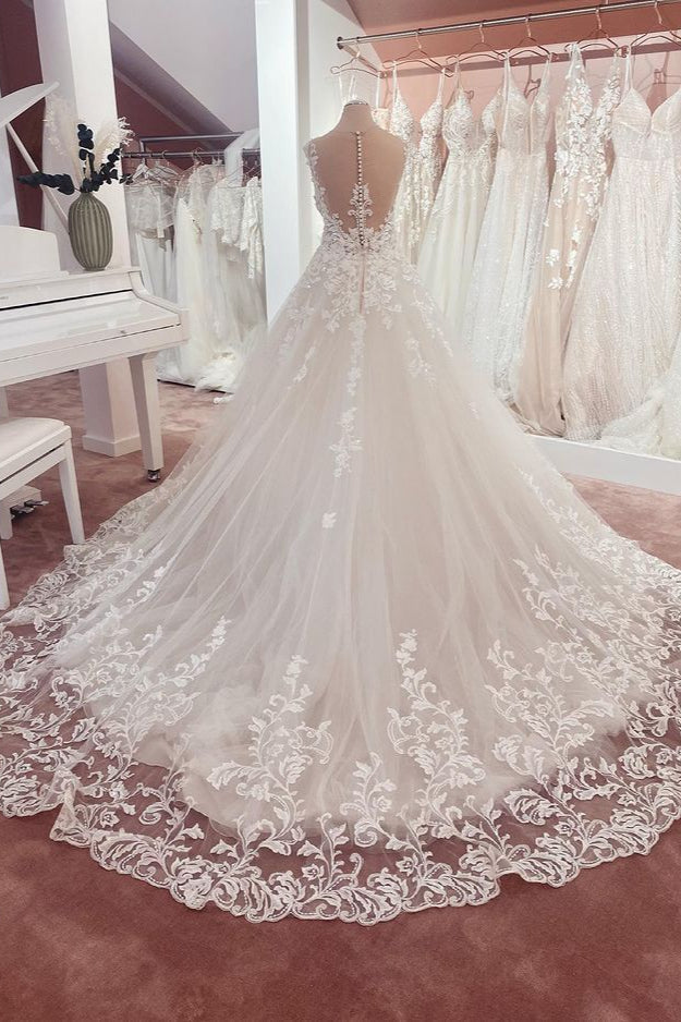 Langes A-Linien-Brautkleid aus Spitze mit Herzausschnitt und Applikationen