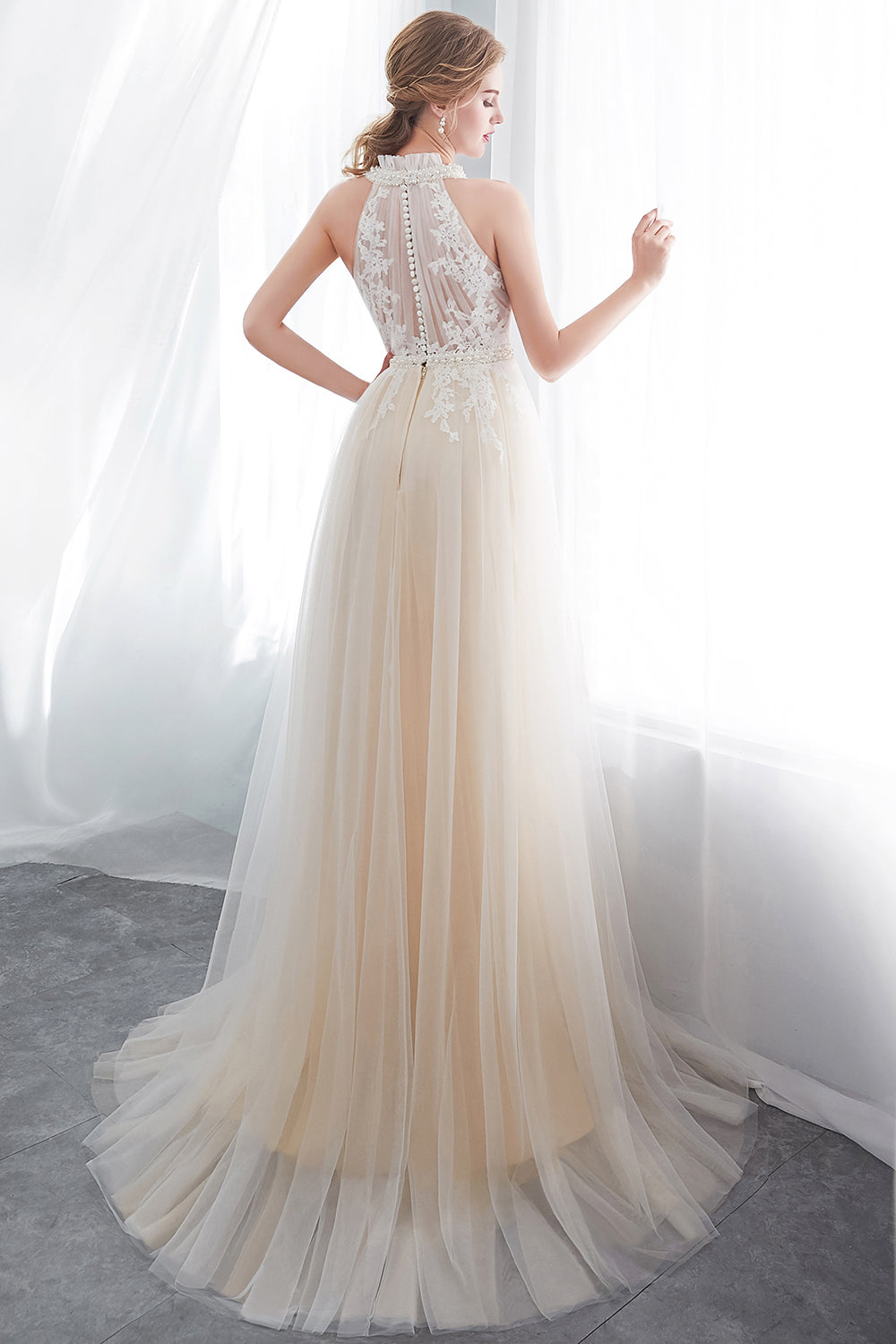 Vestidos de noche largos de tul con encaje y apliques halter en forma de A