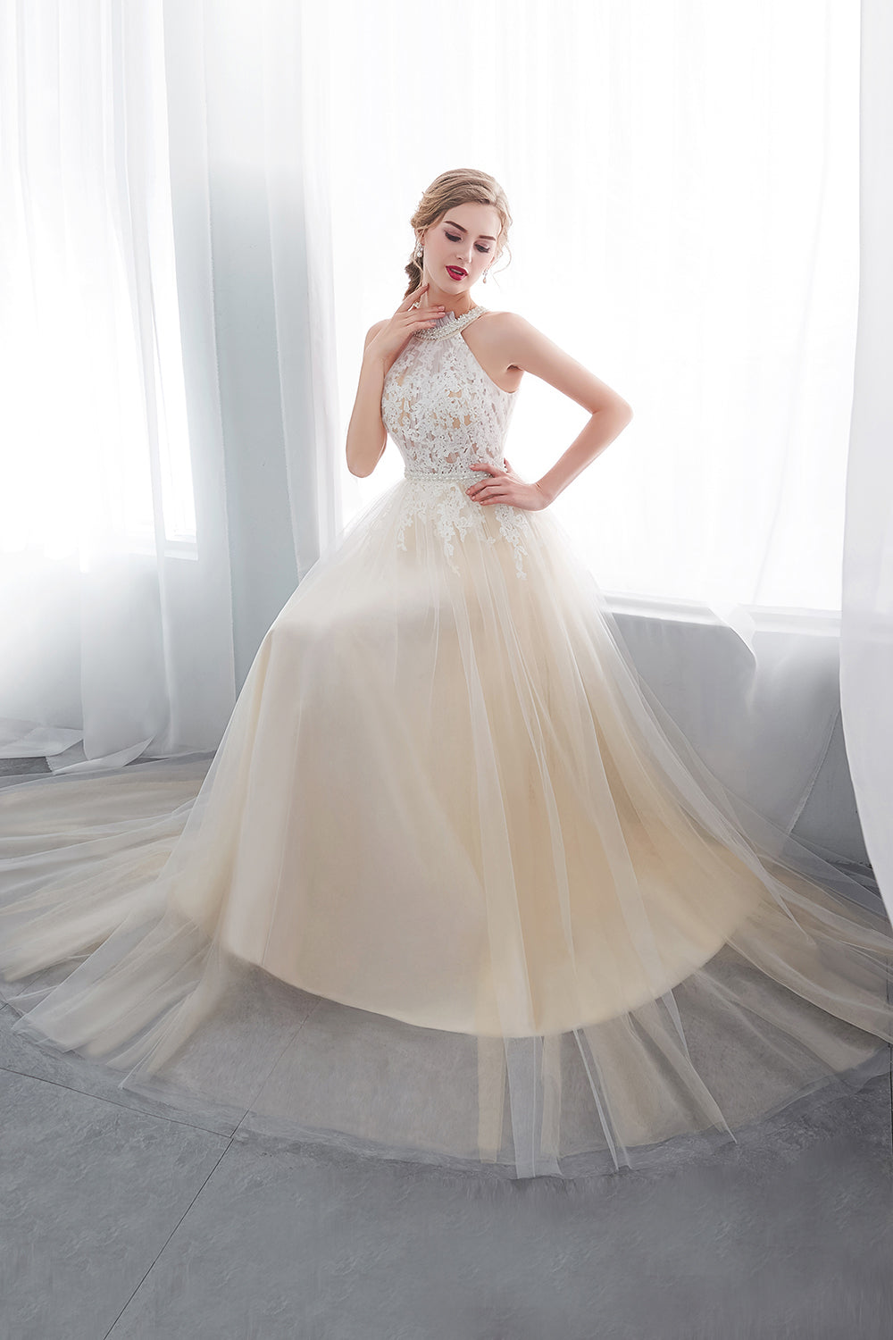 Vestidos de noche largos de tul con encaje y apliques halter en forma de A