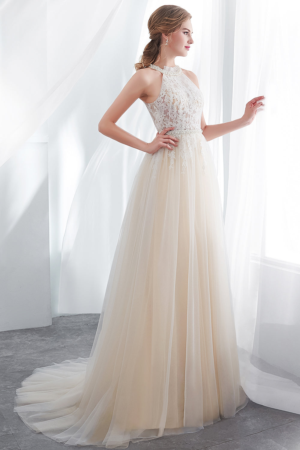 Vestidos de noche largos de tul con encaje y apliques halter en forma de A