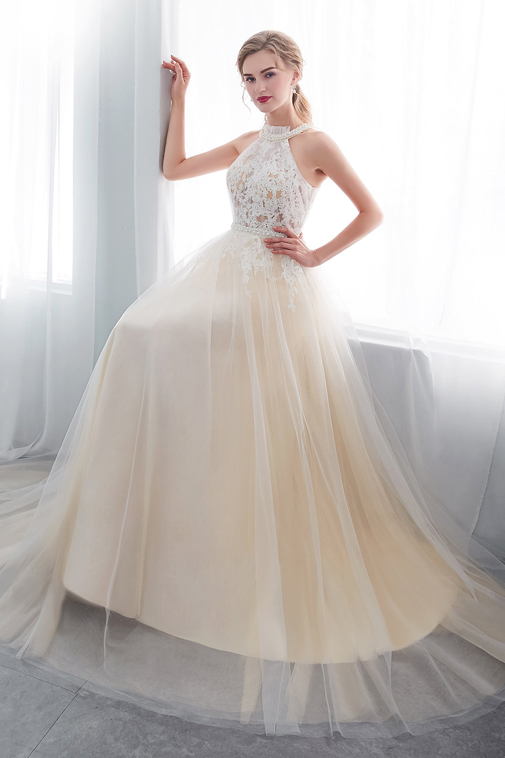 Vestidos de noche largos de tul con encaje y apliques halter en forma de A