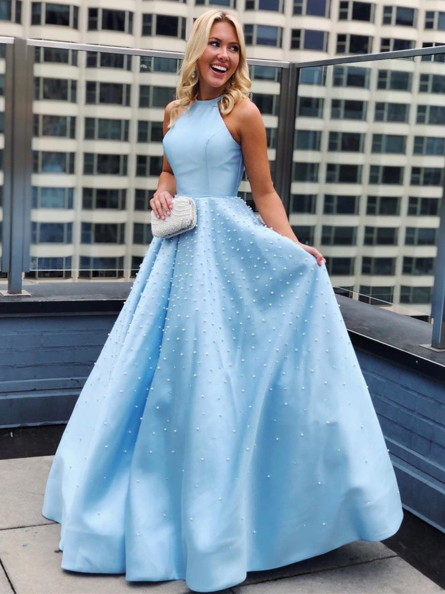 Langes A-Linien-Neckholder-Ballkleid aus Satin mit Perlen und Taschen