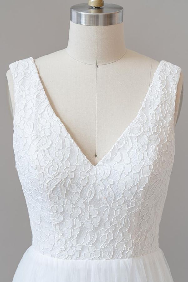 Vestido de novia largo de tul con encaje, escote en V y espalda abierta en A