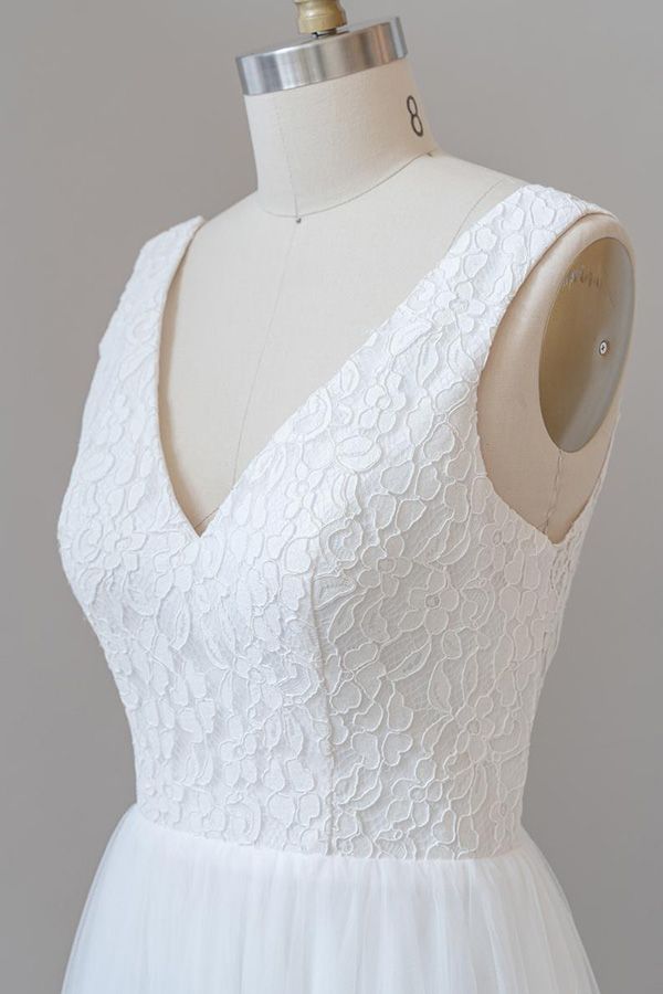 Vestido de novia largo de tul con encaje, escote en V y espalda abierta en A