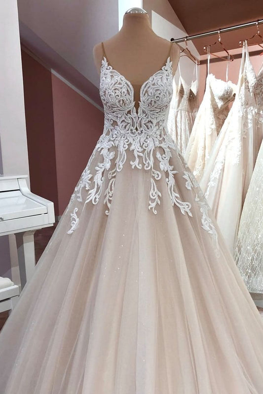 Langes A-Linien-Brautkleid mit Pailletten, Tüll und Spaghettiträgern und Applikationen