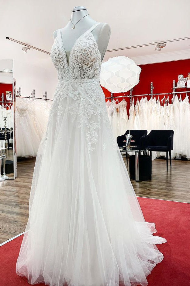 Langes, ärmelloses A-Linien-Brautkleid mit Tüll und Spitzenapplikationen und offenem Rücken